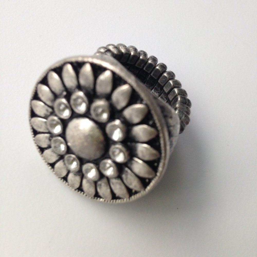 5/$15| ****** Silver Tone Stretch Ring